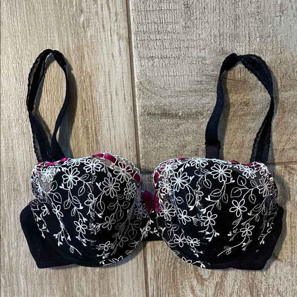 Felina black and white embroidered bra, size 32D, EUC - Picture 1 of 8